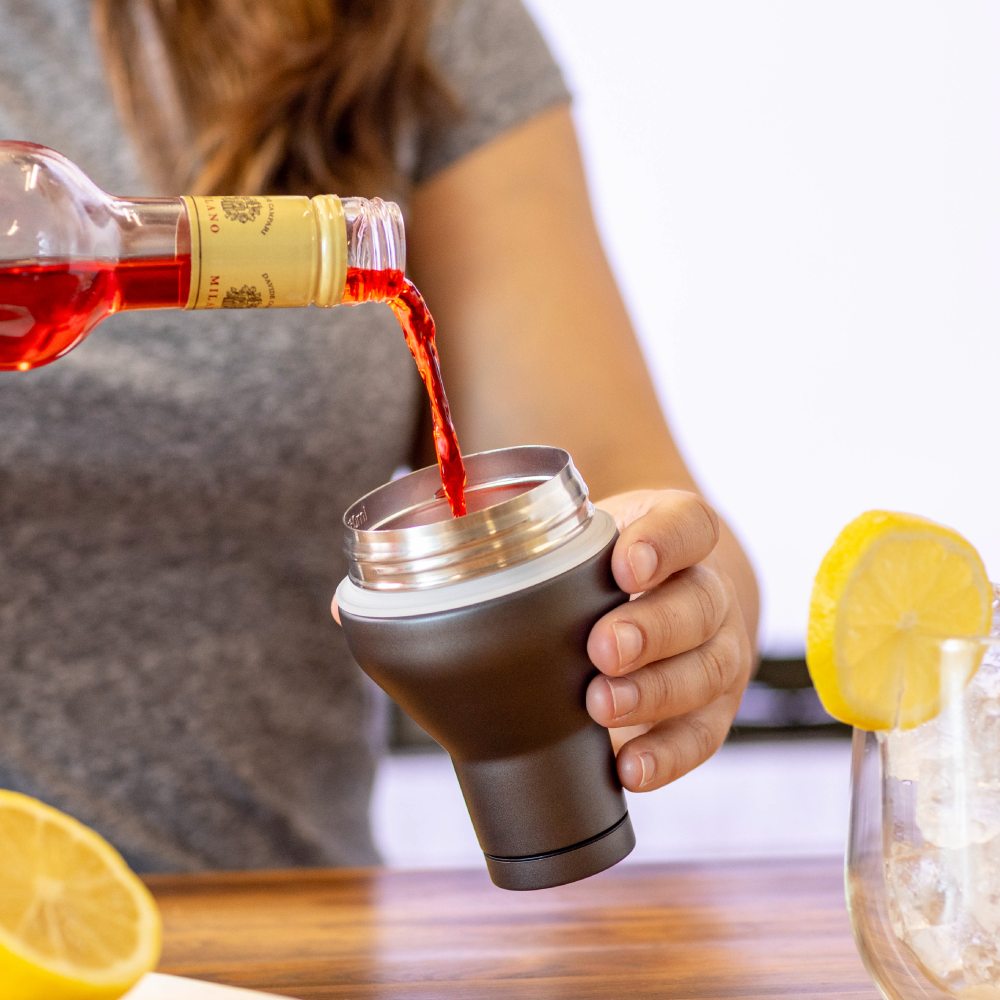 cocktail-shaker-lid-p9 Cocktail_Shaker_lifestyle_2_b714e13d-dd84-4844-956f-11cddc294041.png
