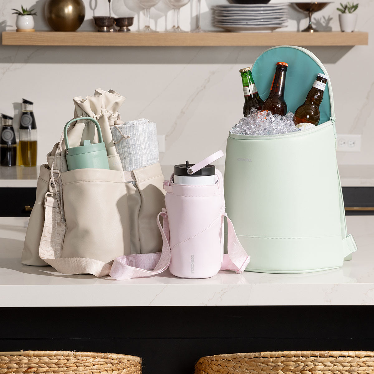 beverage-bucket-bag-u3 6c4793ad3b8e--group-lifestyle1.jpg